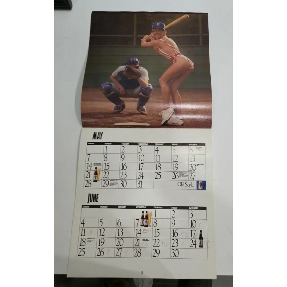 Vintage 1989 Old Style Beer Calendar Sportsfans Dream Year Pinup Girls Heileman